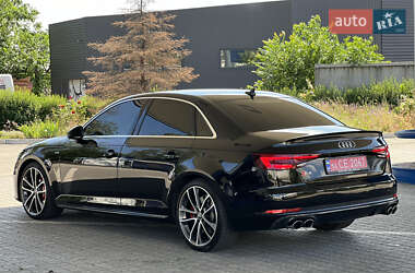 Седан Audi S4 2018 в 