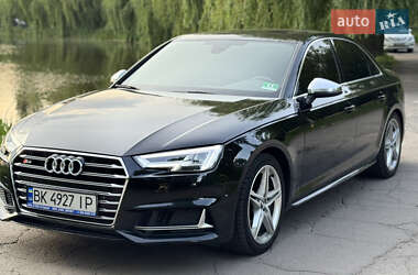 Седан Audi S4 2018 в 