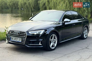 Седан Audi S4 2018 в Ровно