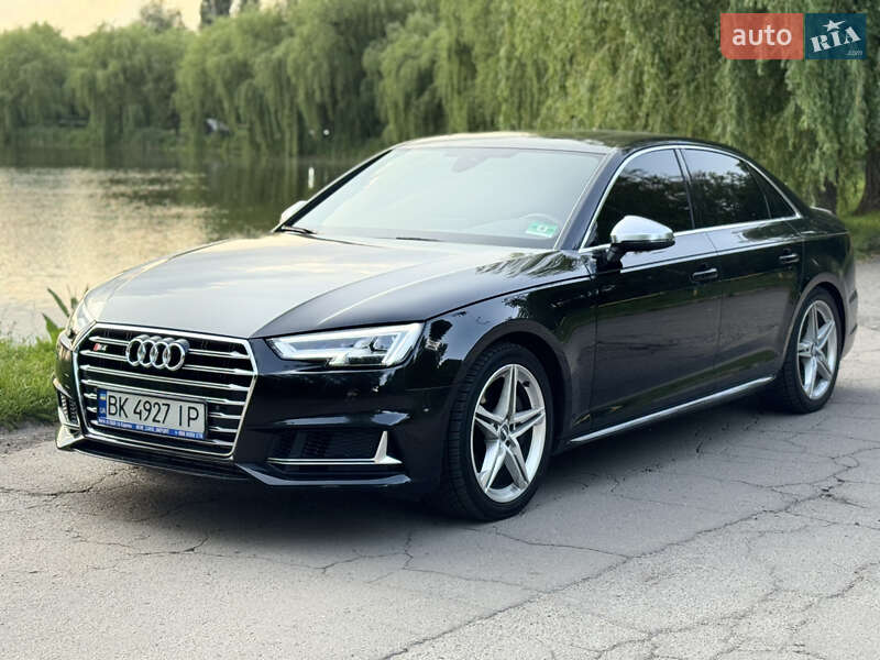 Седан Audi S4 2018 в 