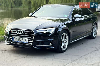 Седан Audi S4 2018 в 