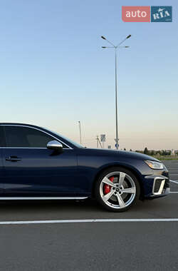 Седан Audi S4 2023 в 