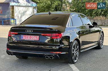 Седан Audi S4 2018 в 