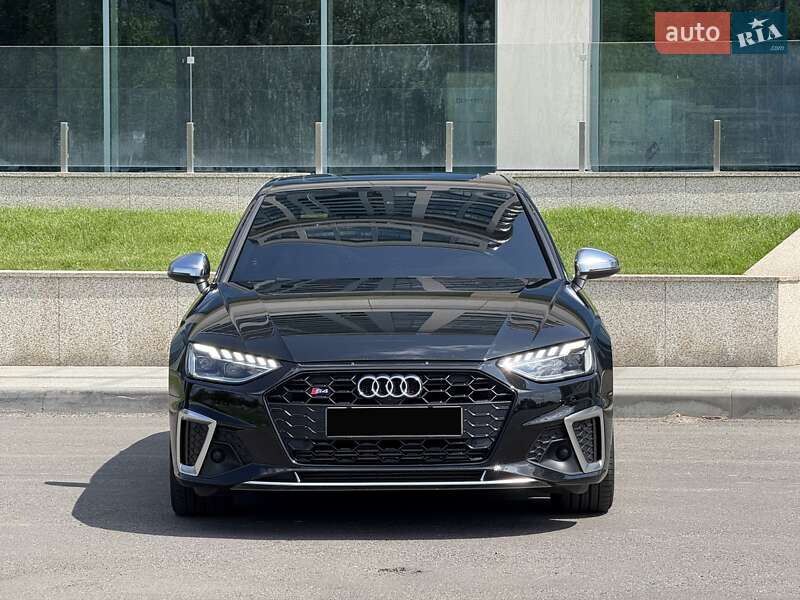 Седан Audi S4 2022 в Дніпрі