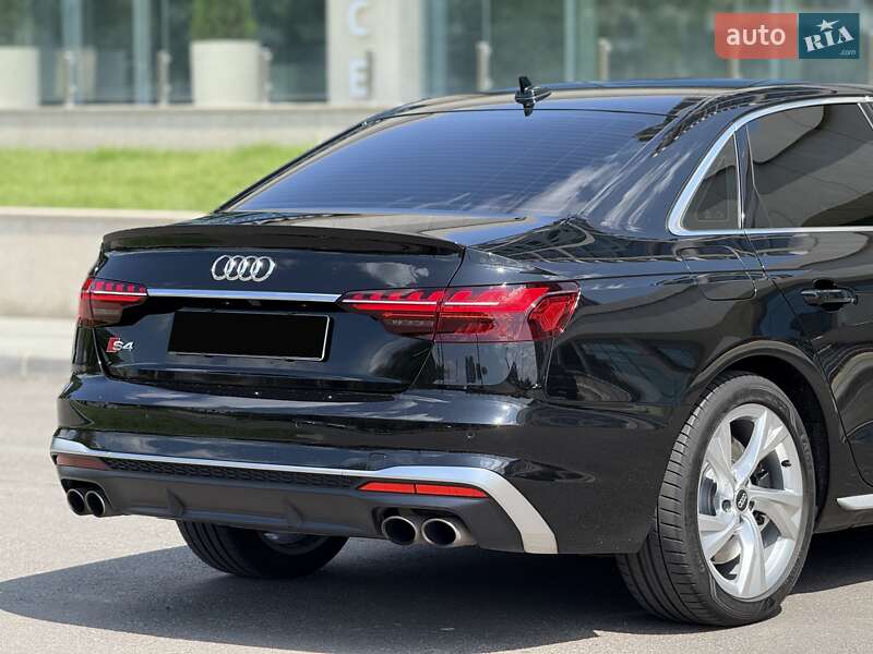 Седан Audi S4 2022 в Дніпрі