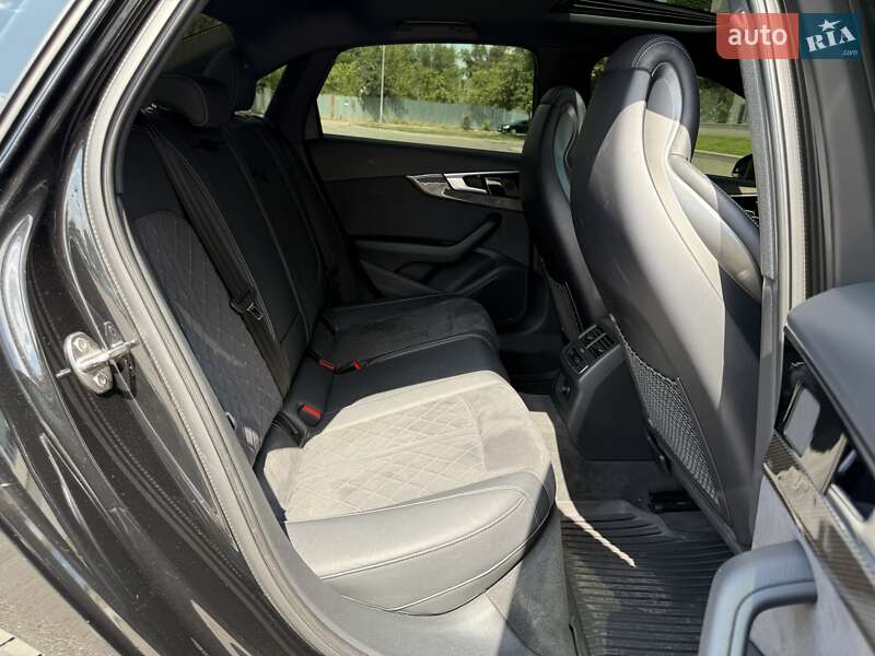 Седан Audi S4 2022 в Дніпрі