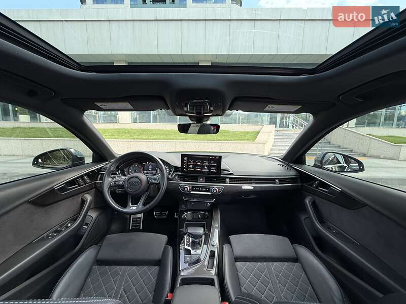 Седан Audi S4 2022 в Дніпрі