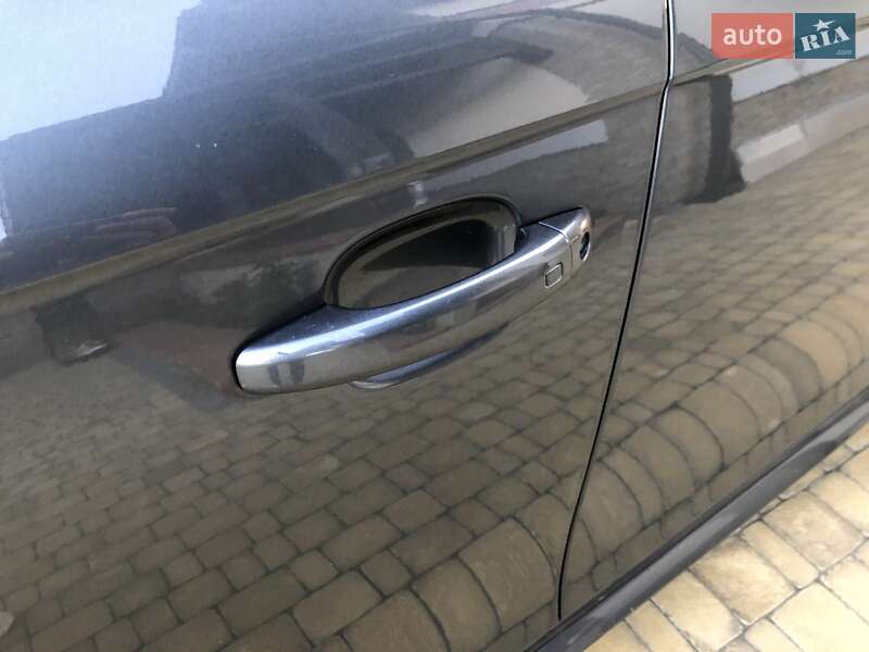 Седан Audi S4 2014 в Стрию