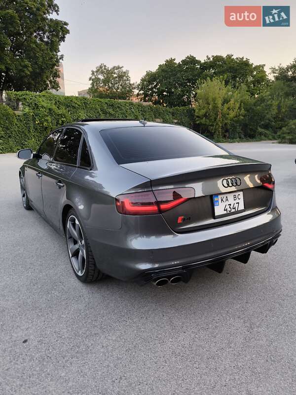 Седан Audi S4 2014 в Дніпрі
