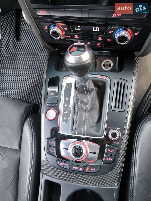 Седан Audi S4 2014 в Дніпрі