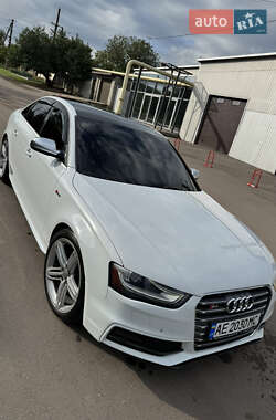 Седан Audi S4 2014 в Днепре