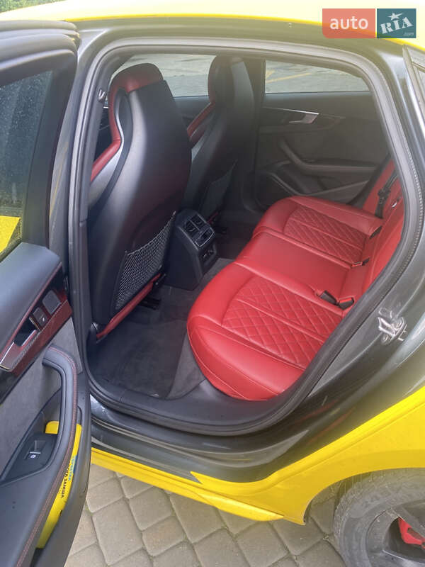 Седан Audi S4 2020 в Коломые