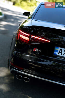 Седан Audi S4 2018 в 