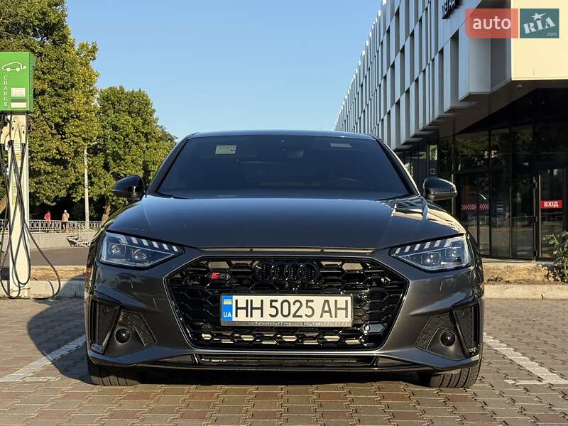 Седан Audi S4 2023 в Одесі