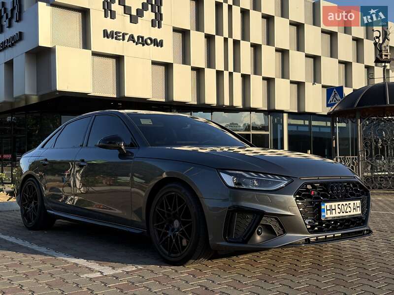 Седан Audi S4 2023 в Одесі