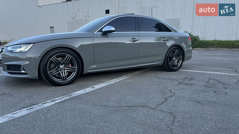 Седан Audi S4 2018 в Полтаве