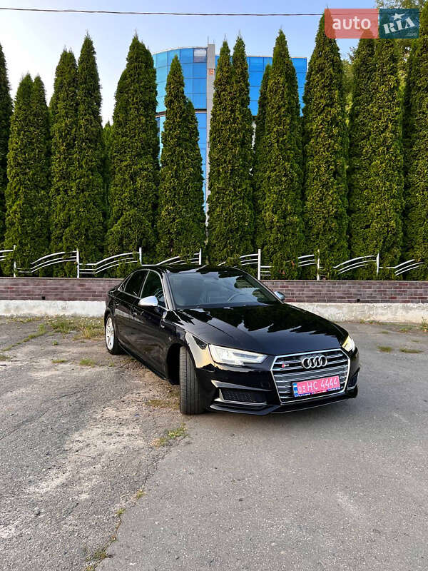 Седан Audi S4 2018 в Луцке