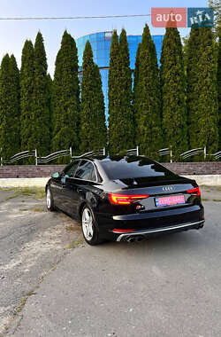 Седан Audi S4 2018 в 