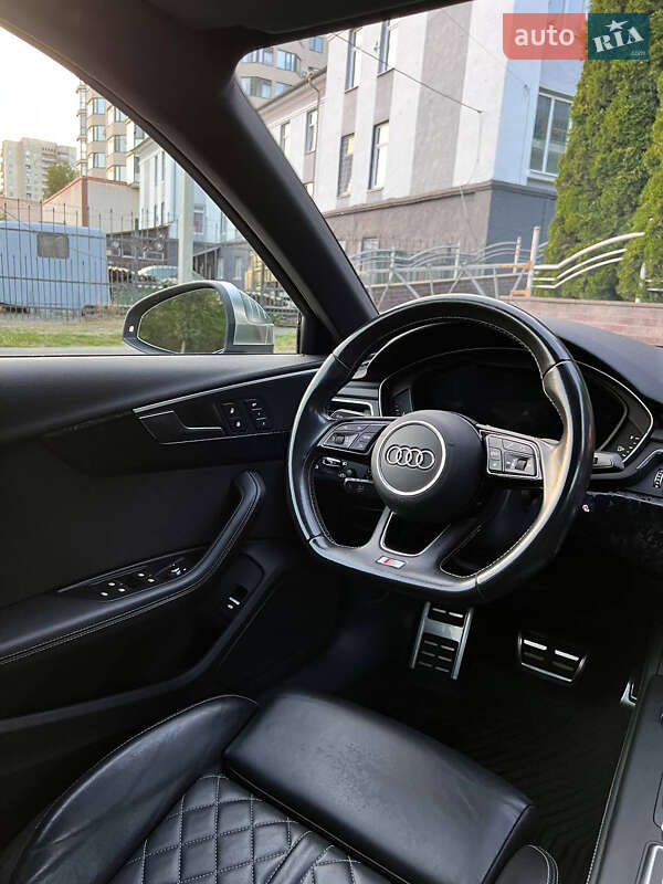 Седан Audi S4 2018 в Луцке