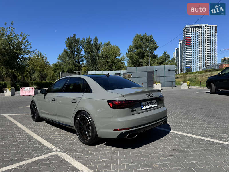 Седан Audi S4 2018 в Киеве