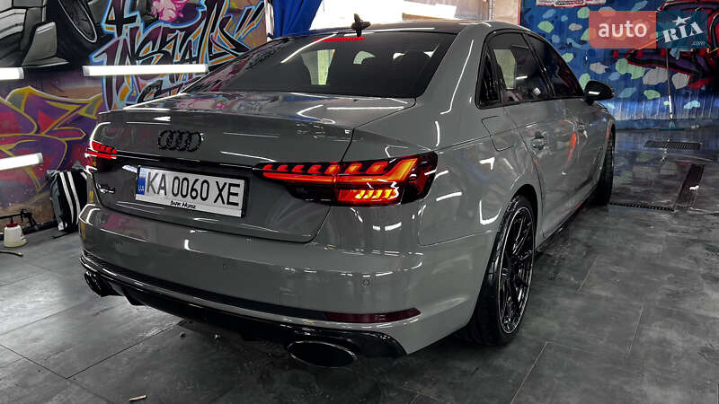Седан Audi S4 2018 в Киеве
