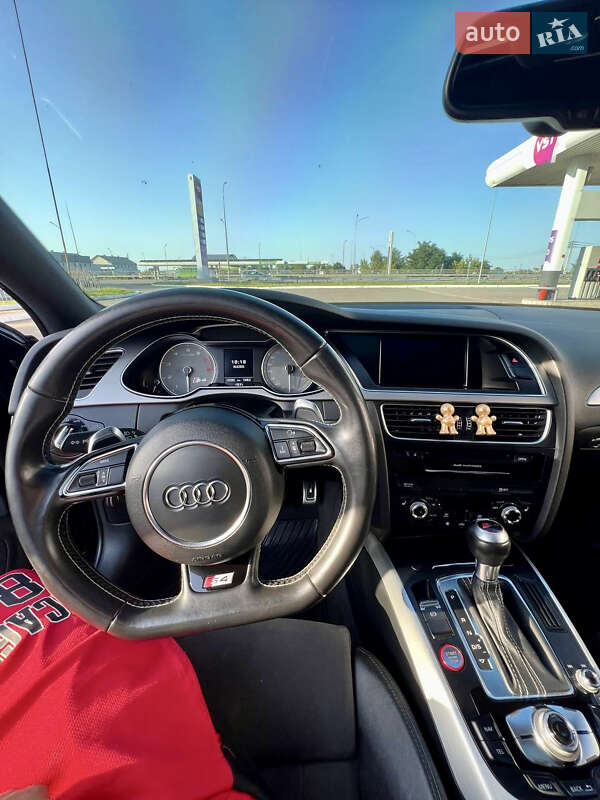 Седан Audi S4 2014 в Киеве