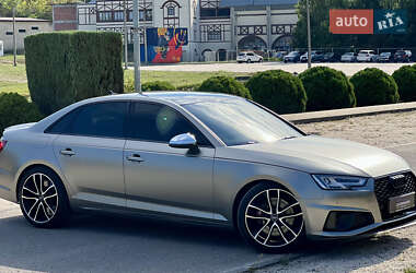 Седан Audi S4 2018 в 