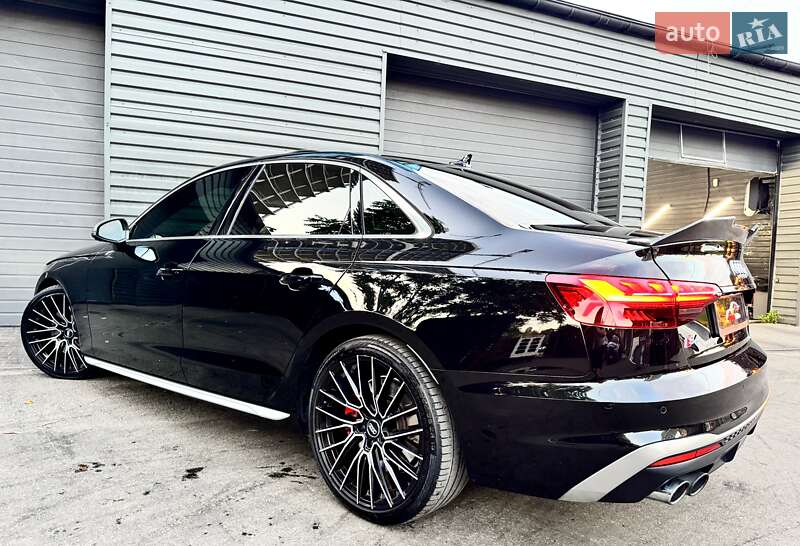 Седан Audi S4 2022 в Киеве