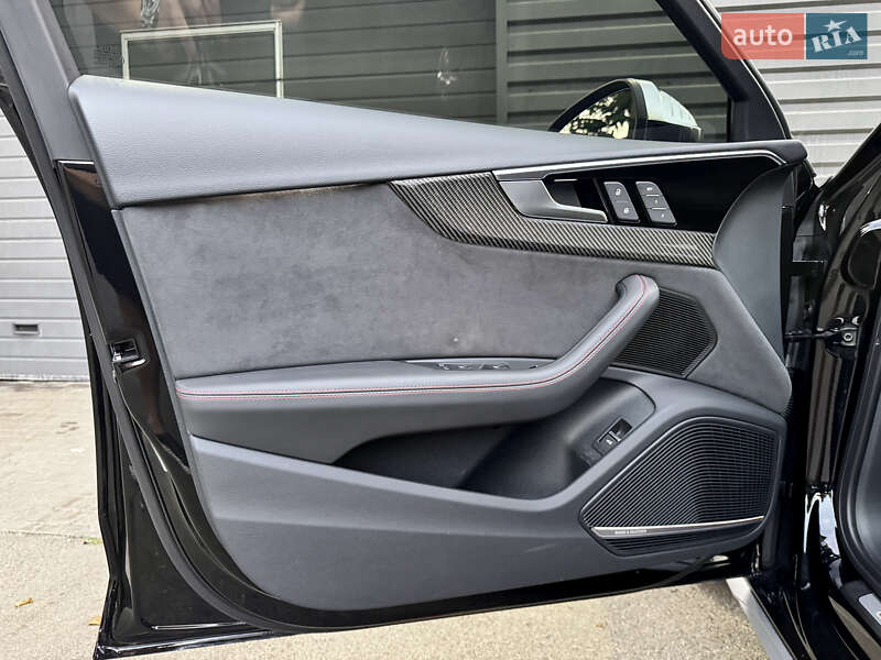 Седан Audi S4 2022 в Киеве