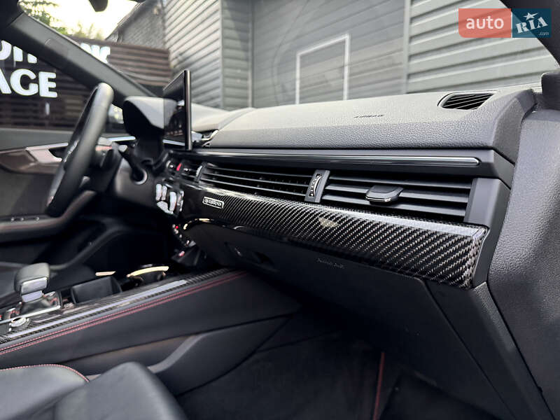 Седан Audi S4 2022 в Киеве