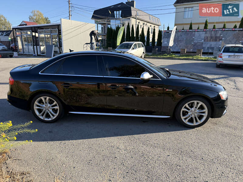Седан Audi S4 2013 в Ровно