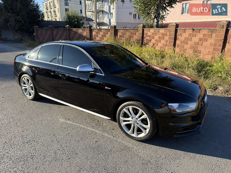 Седан Audi S4 2013 в Ровно
