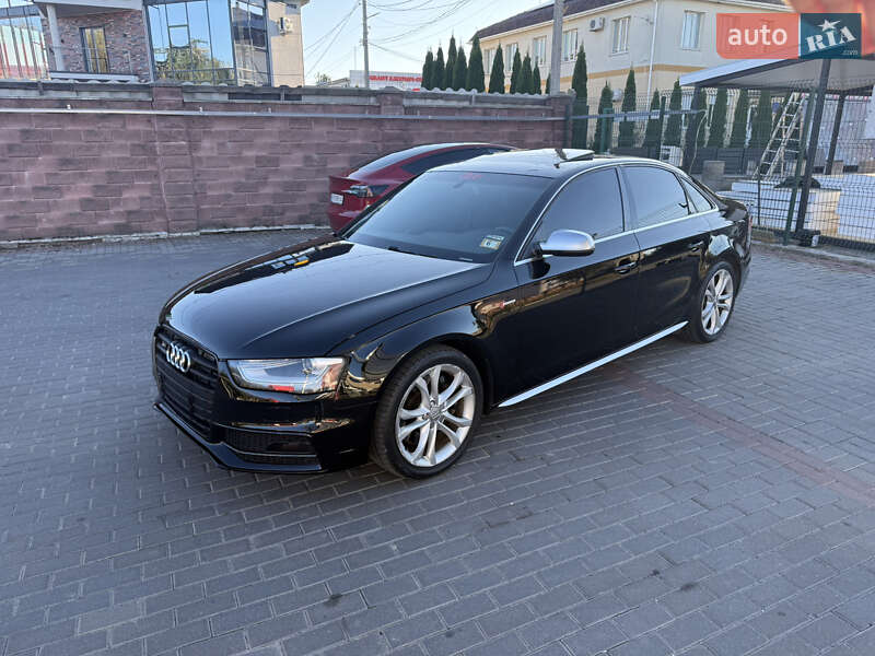 Седан Audi S4 2013 в Ровно