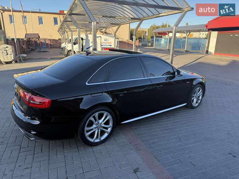 Седан Audi S4 2013 в Ровно