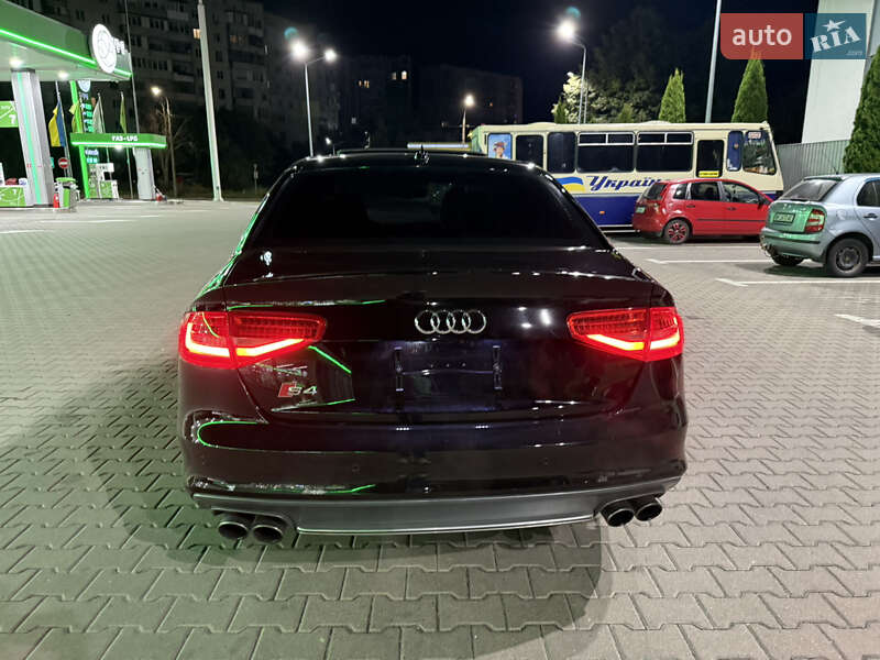 Седан Audi S4 2013 в Ровно
