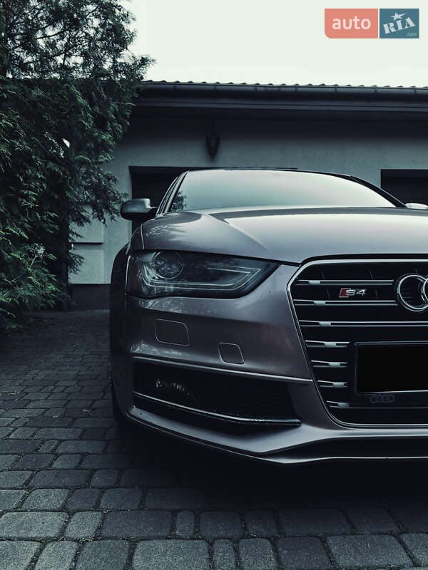 Седан Audi S4 2013 в Одессе
