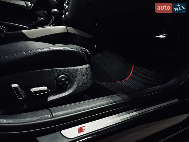 Седан Audi S4 2013 в Одессе