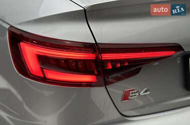 Седан Audi S4 2018 в 