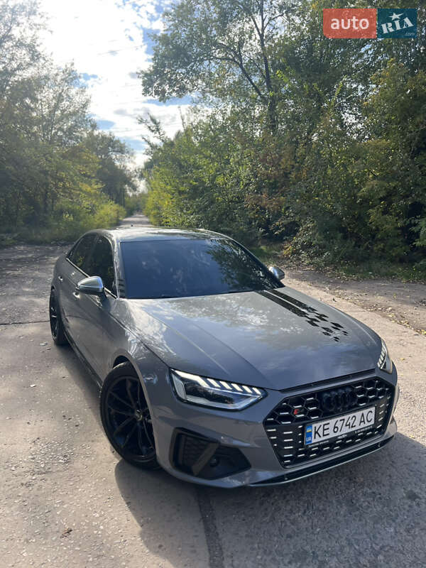 Седан Audi S4 2018 в Кривом Роге