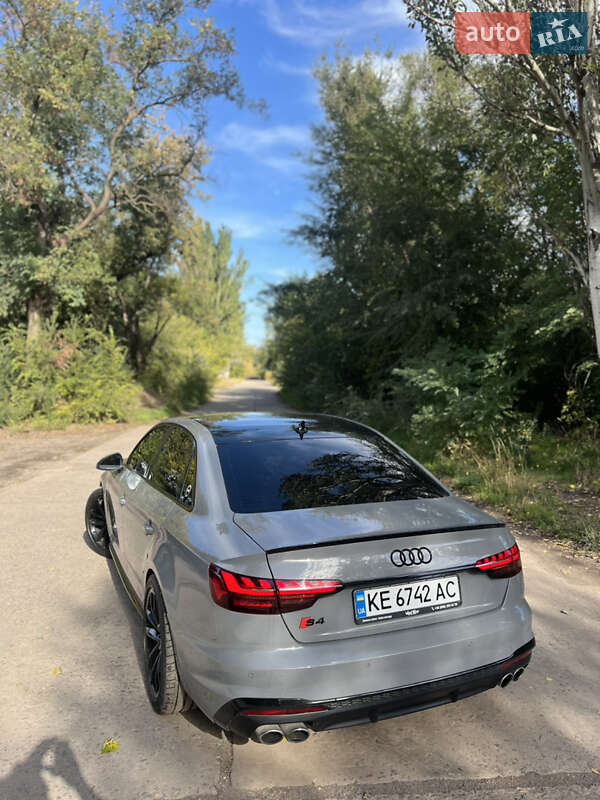 Седан Audi S4 2018 в Кривом Роге