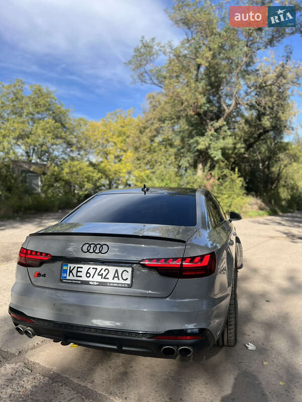 Седан Audi S4 2018 в Кривом Роге