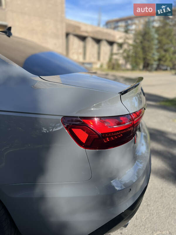 Седан Audi S4 2018 в Кривом Роге