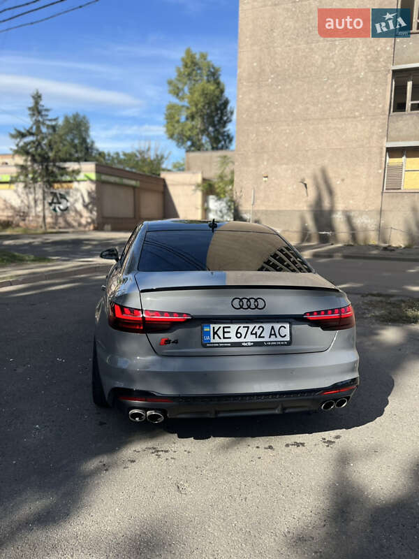Седан Audi S4 2018 в Кривом Роге