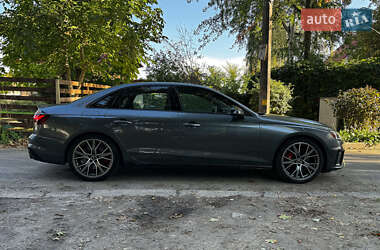 Седан Audi S4 2022 в 
