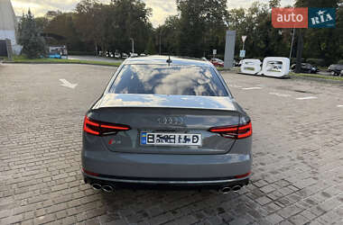 Седан Audi S4 2019 в 