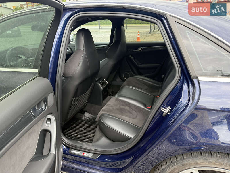 Седан Audi S4 2013 в Хмельницькому