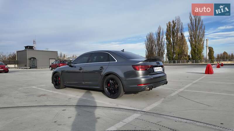 Седан Audi S4 2019 в Киеве