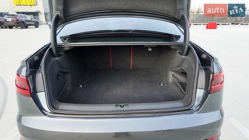 Седан Audi S4 2019 в Киеве