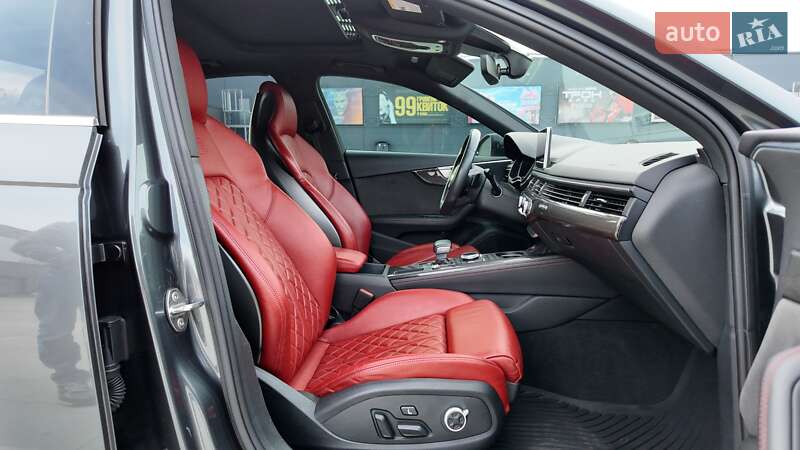 Седан Audi S4 2019 в Киеве