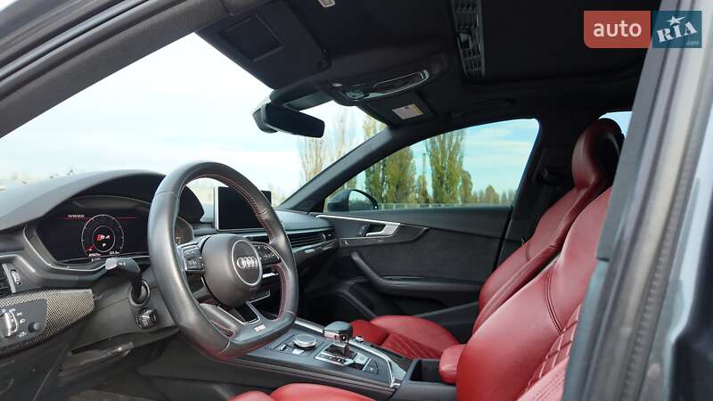 Седан Audi S4 2019 в Киеве